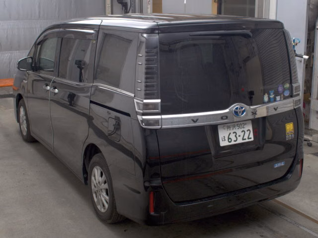 TOYOTA VOXY