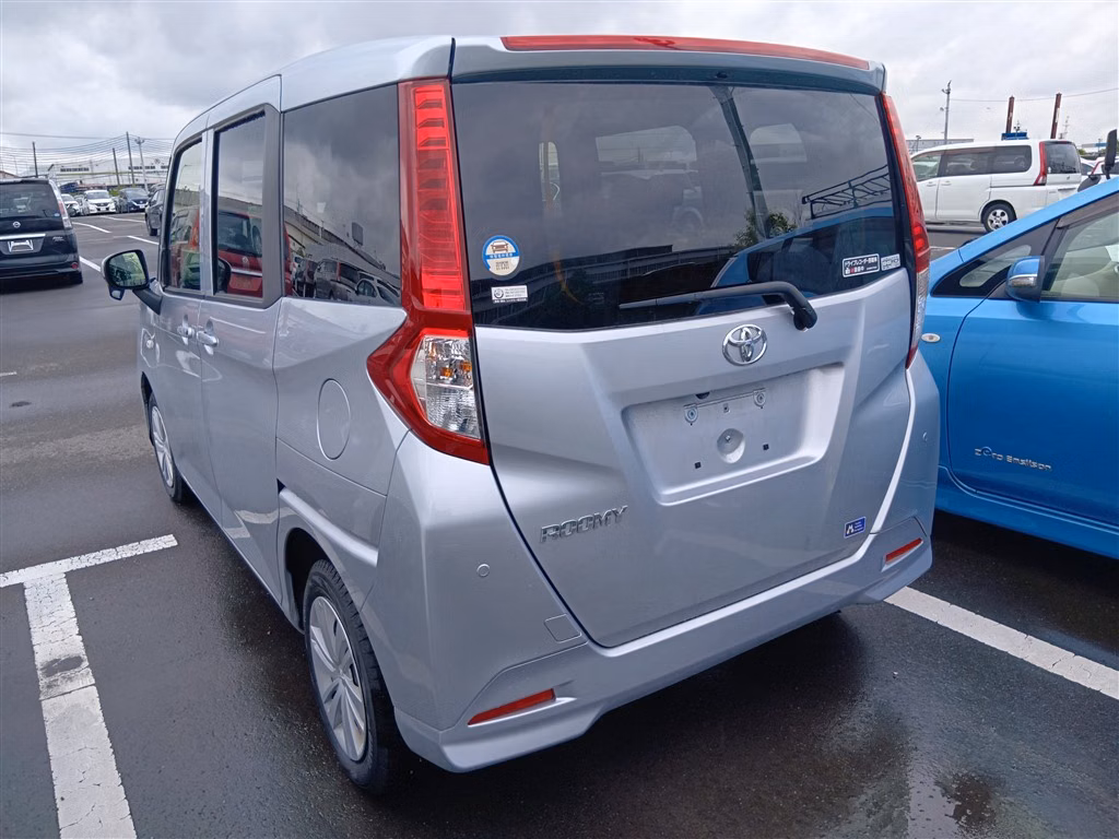TOYOTA ROOMY