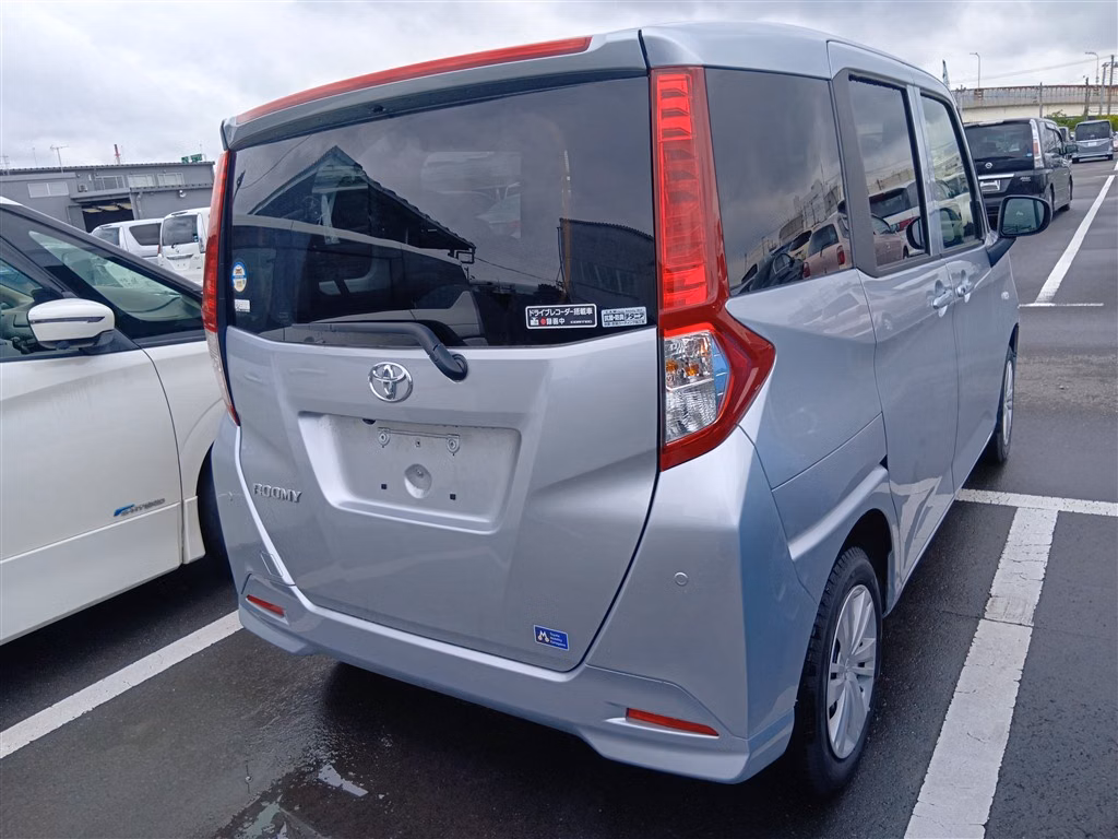 TOYOTA ROOMY