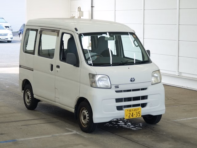 TOYOTA PIXIS VAN