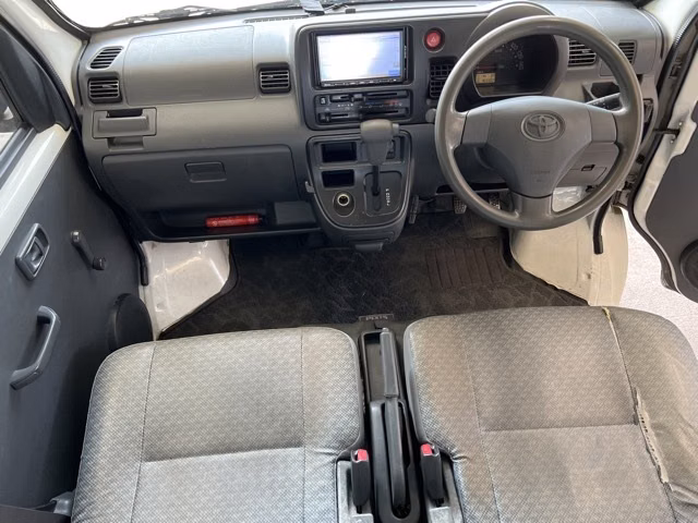 TOYOTA PIXIS VAN