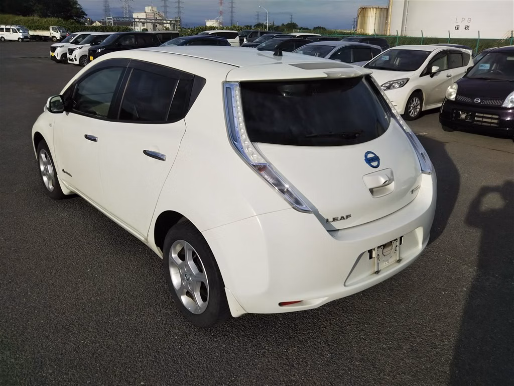 NISSAN LEAF