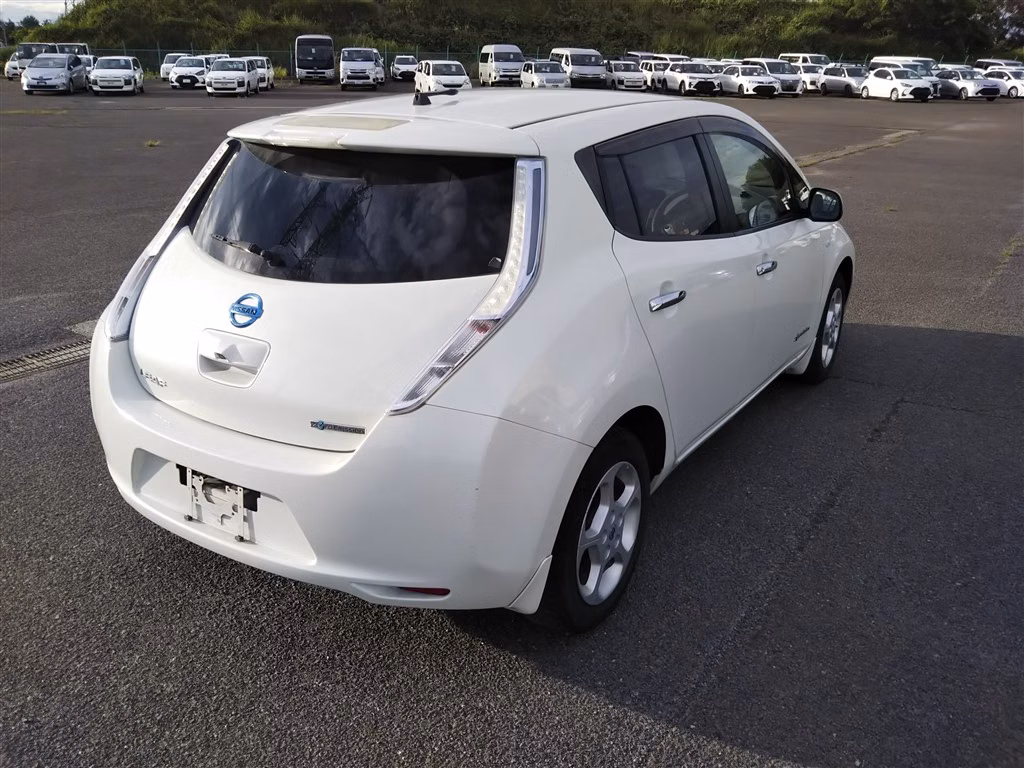 NISSAN LEAF