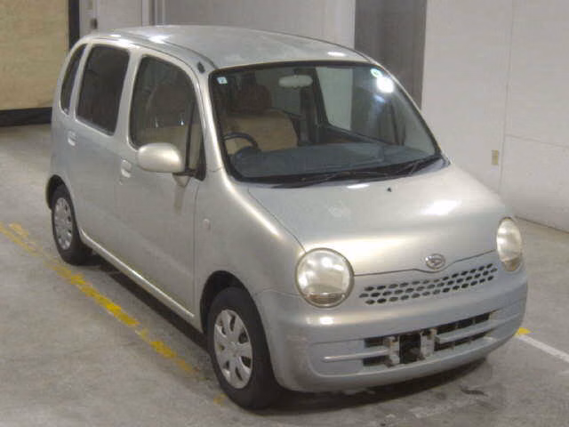DAIHATSU MOVE LATTE