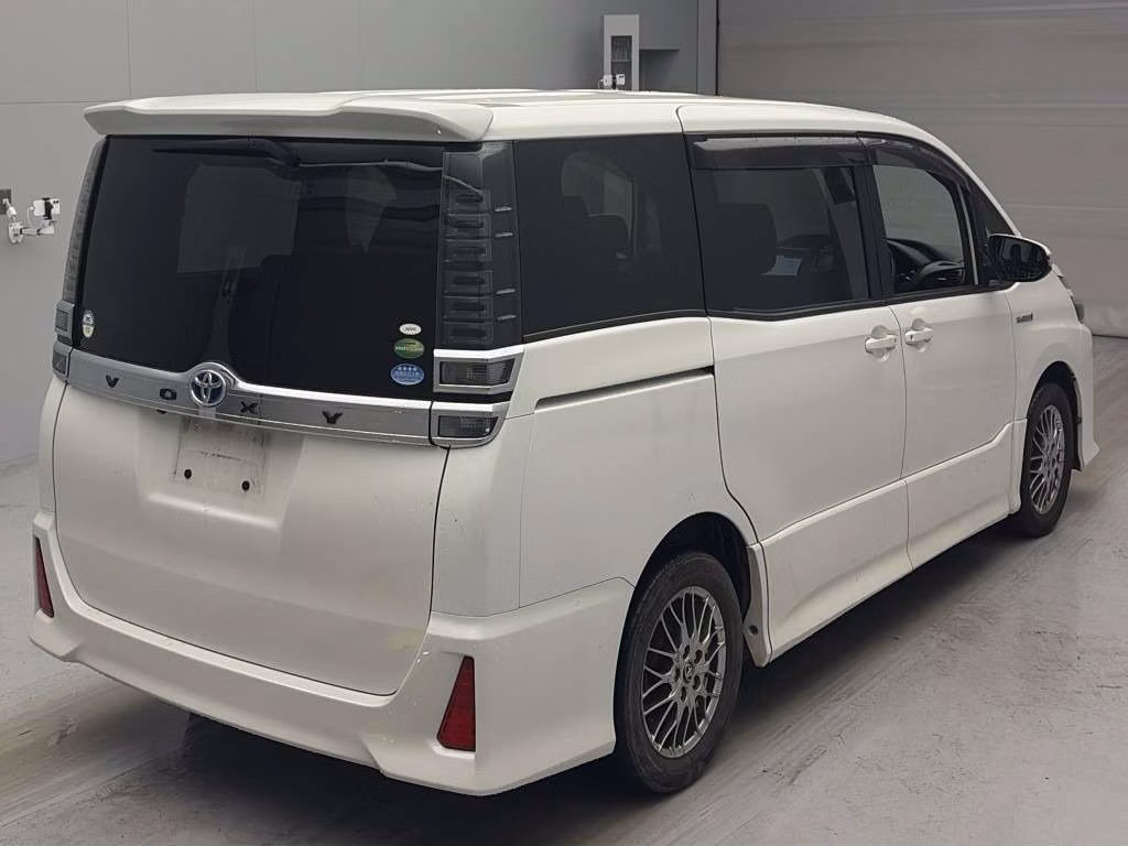 TOYOTA VOXY