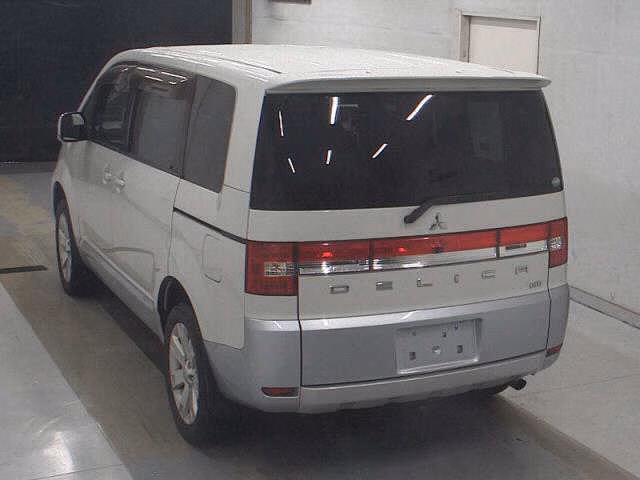 MITSUBISHI DELICA D:5