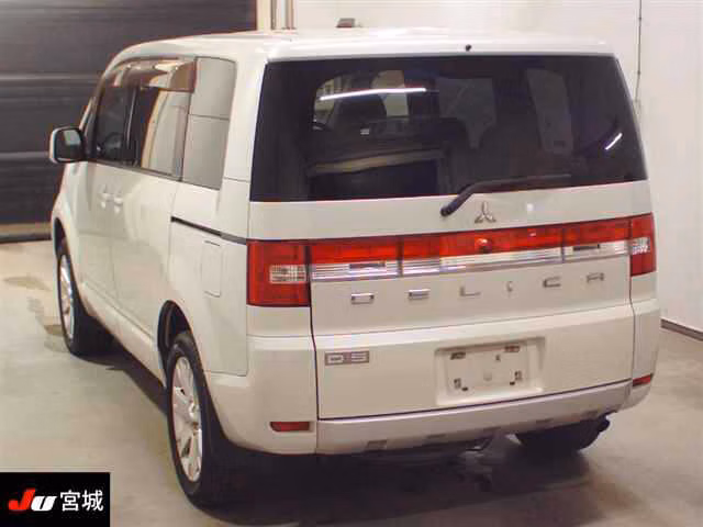 MITSUBISHI DELICA D:5