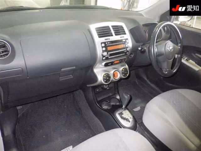 TOYOTA IST