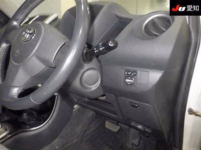 TOYOTA IST