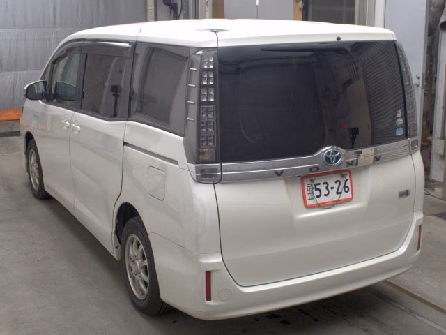 TOYOTA VOXY