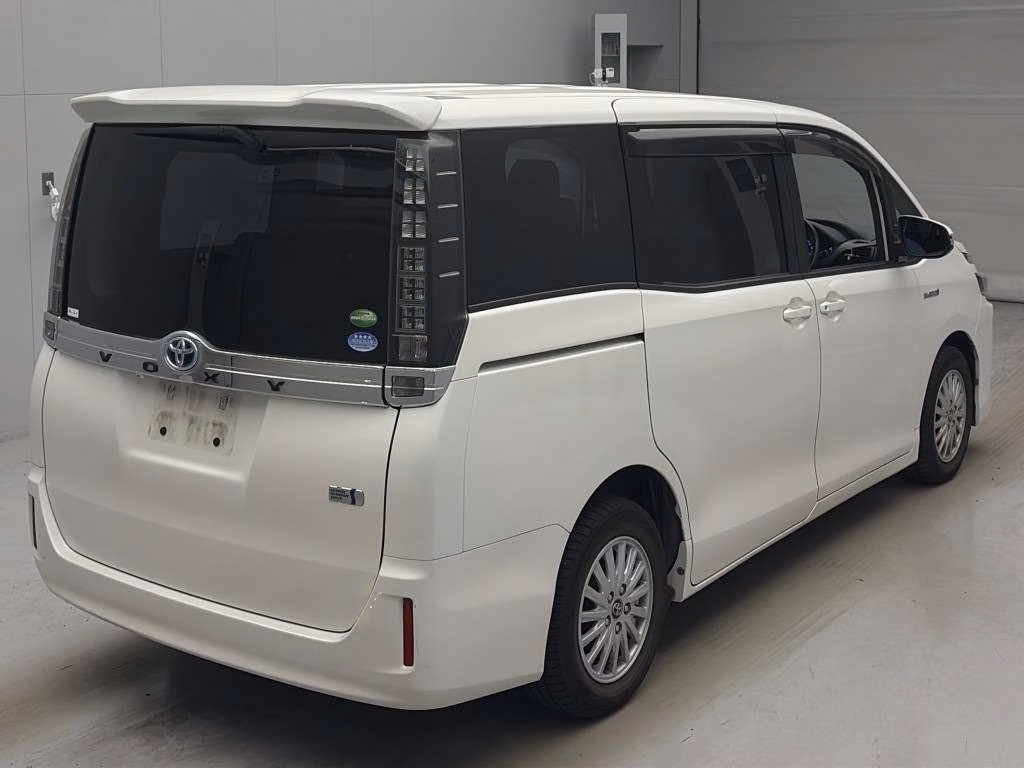 TOYOTA VOXY