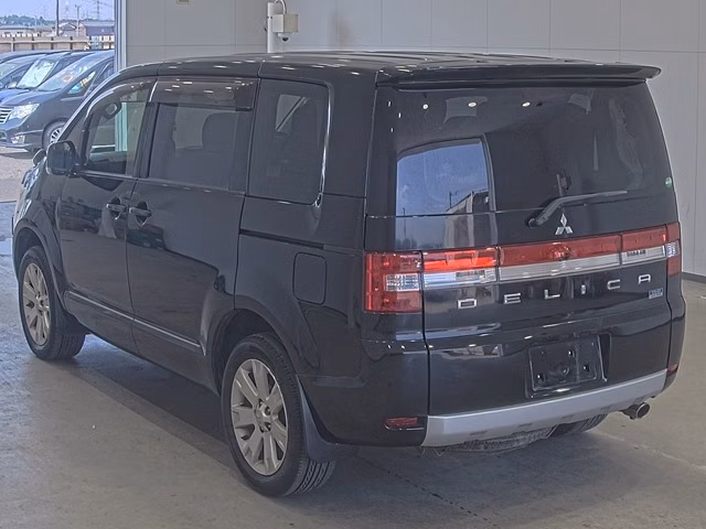 MITSUBISHI DELICA D:5