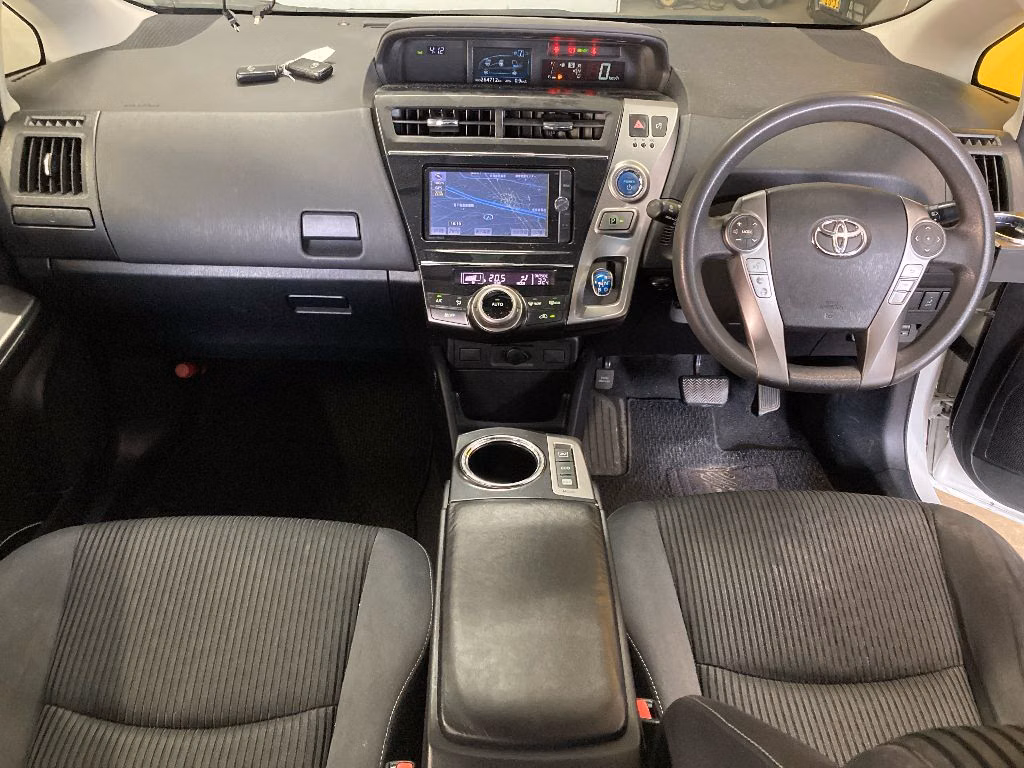 TOYOTA PRIUS ALPHA