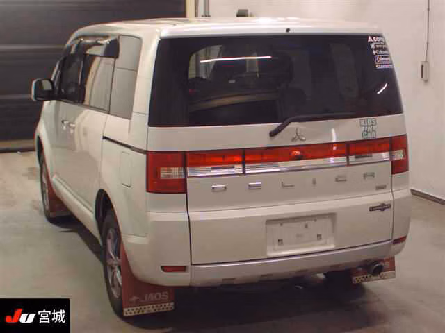 MITSUBISHI DELICA D:5