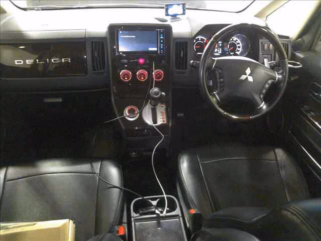 MITSUBISHI DELICA D:5
