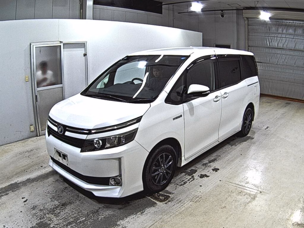 TOYOTA VOXY
