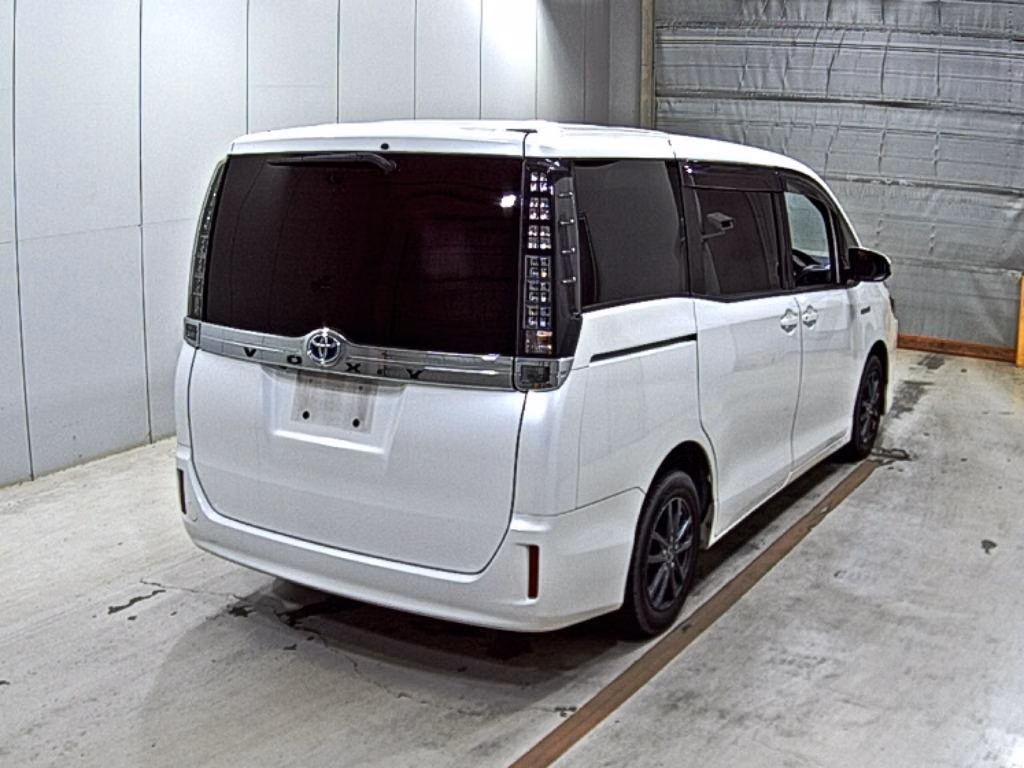 TOYOTA VOXY