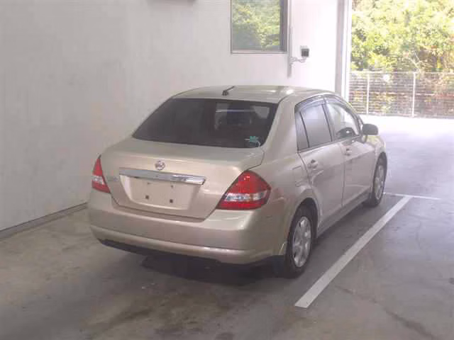 NISSAN TIIDA LATIO