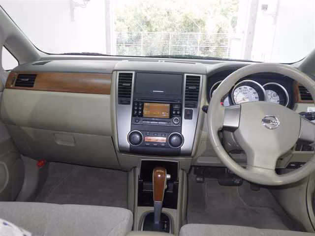 NISSAN TIIDA LATIO