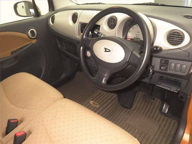 DAIHATSU MOVE LATTE