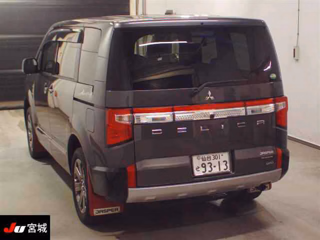 MITSUBISHI DELICA D:5