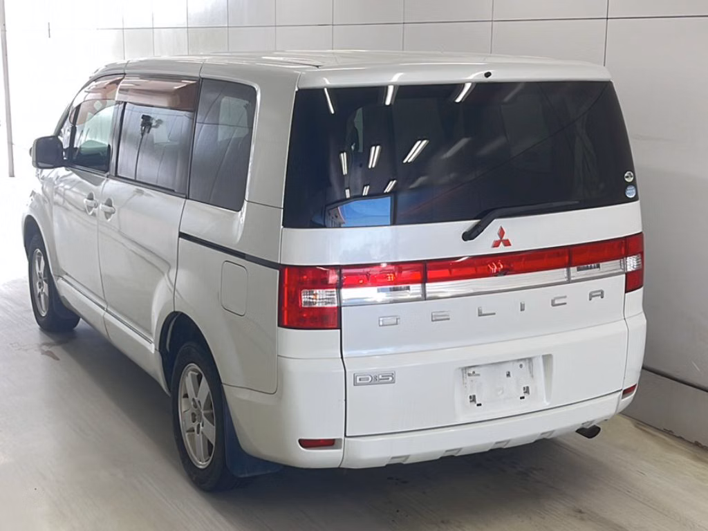 MITSUBISHI DELICA D:5