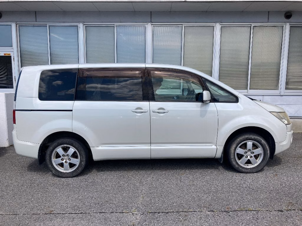 MITSUBISHI DELICA D:5