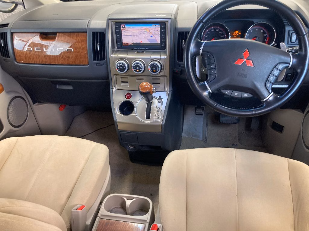 MITSUBISHI DELICA D:5