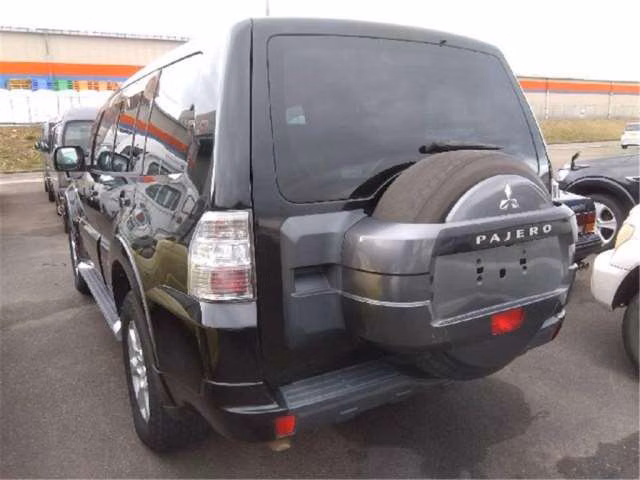 MITSUBISHI PAJERO