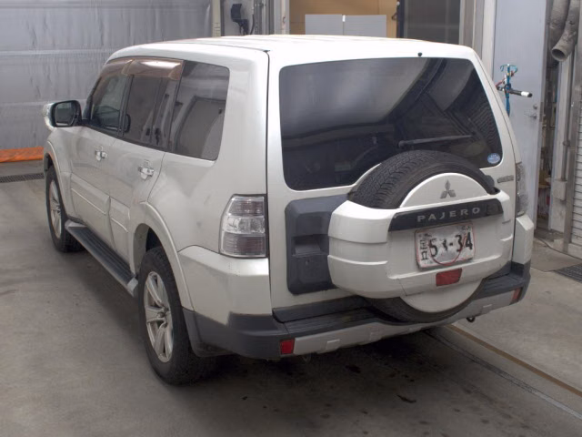 MITSUBISHI PAJERO
