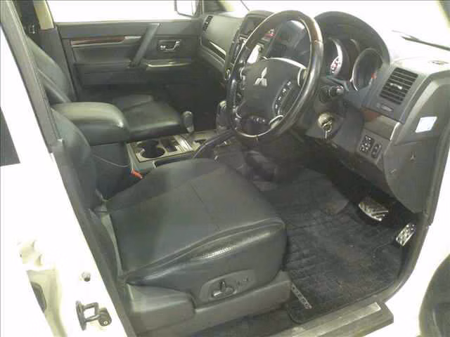 MITSUBISHI PAJERO
