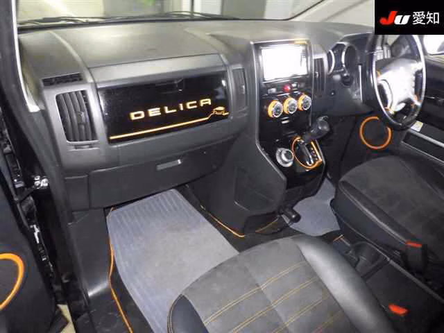 MITSUBISHI DELICA D:5
