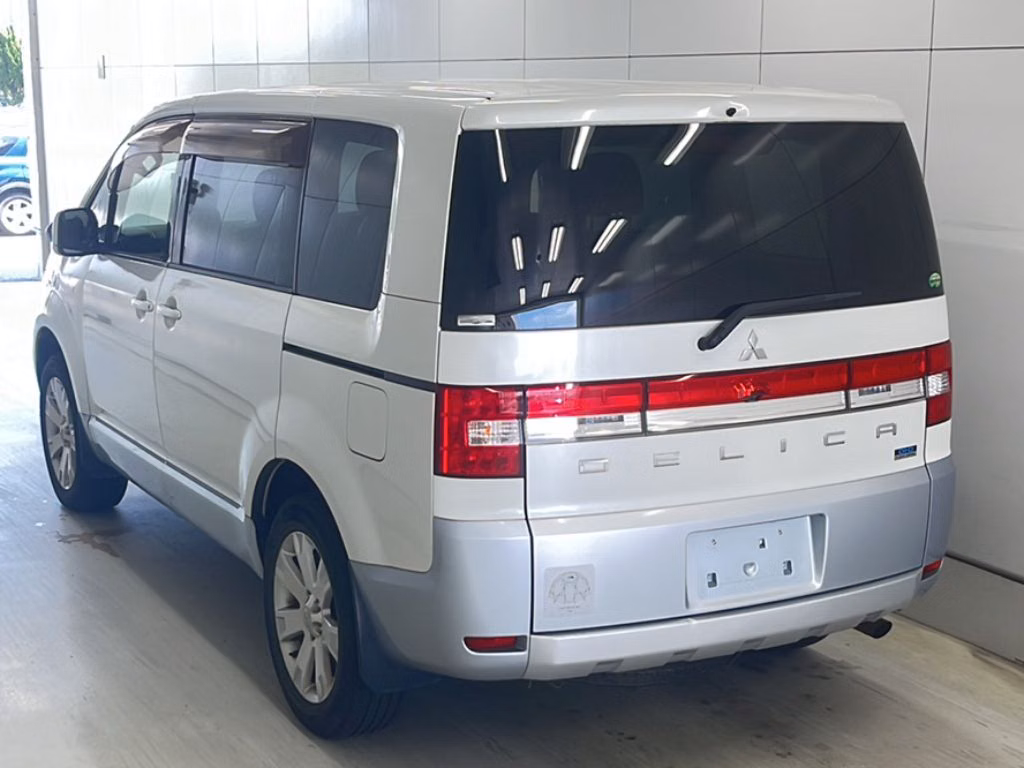 MITSUBISHI DELICA D:5