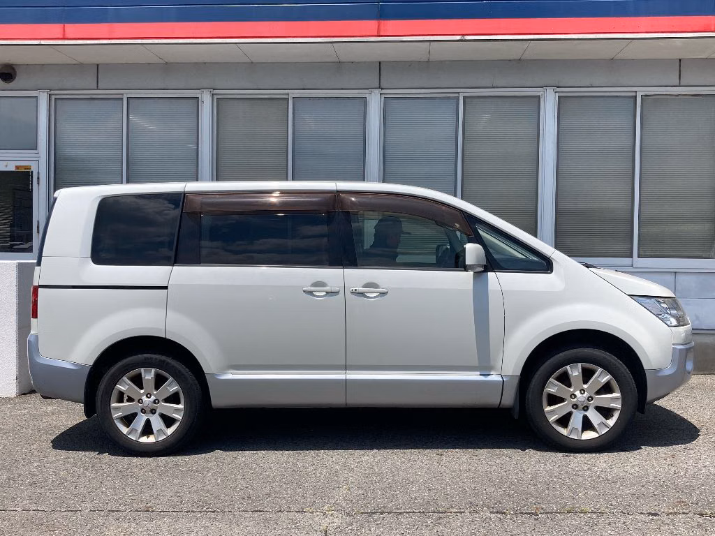 MITSUBISHI DELICA D:5