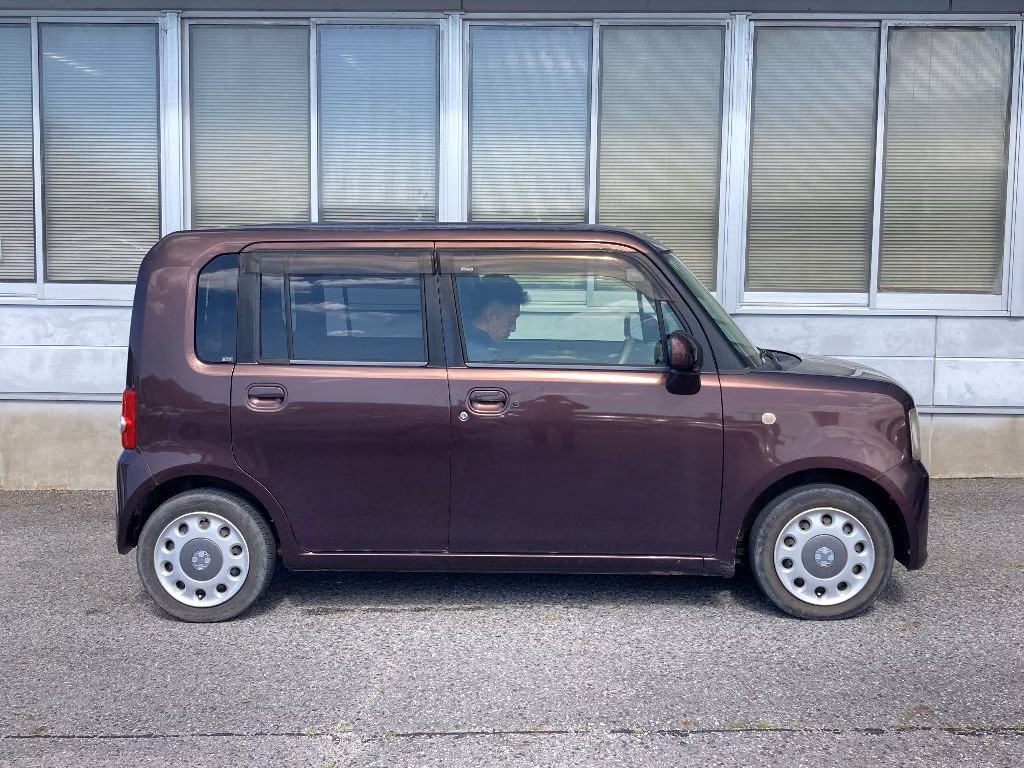 DAIHATSU MOVE CONTE