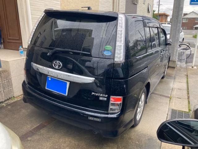 TOYOTA ISIS