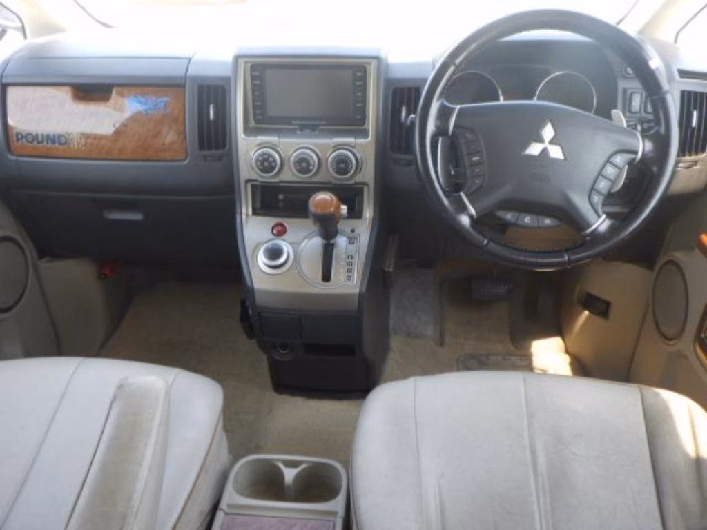 MITSUBISHI DELICA D:5