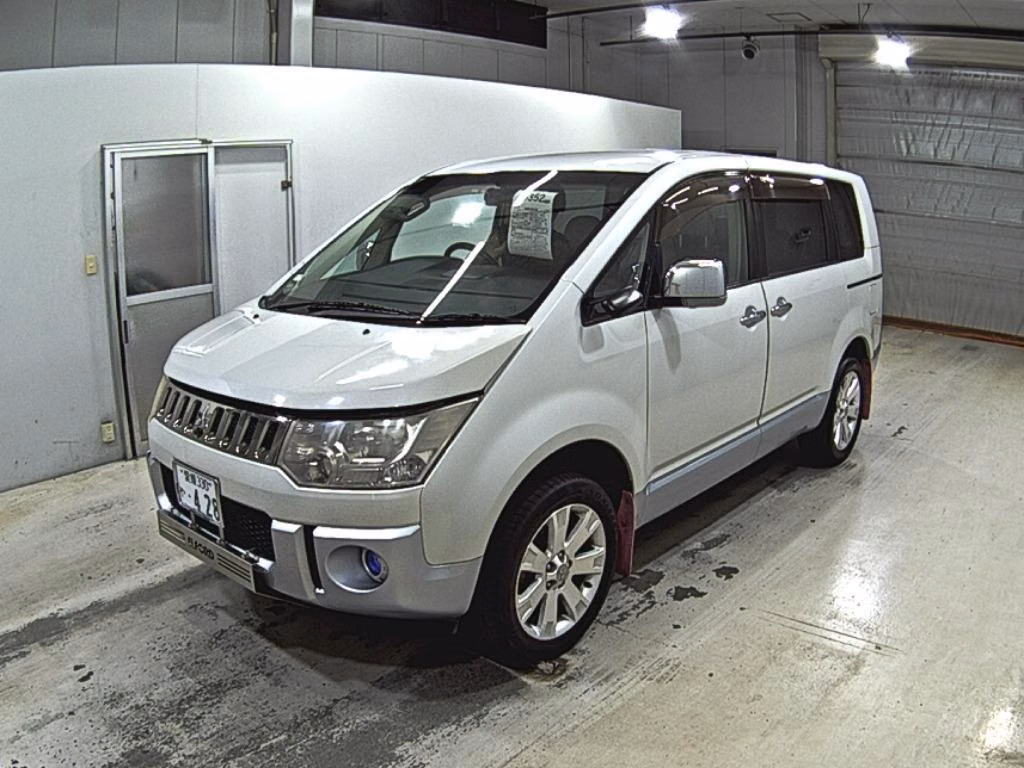 MITSUBISHI DELICA D:5