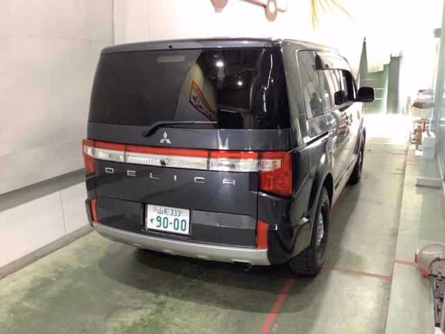 MITSUBISHI DELICA D:5