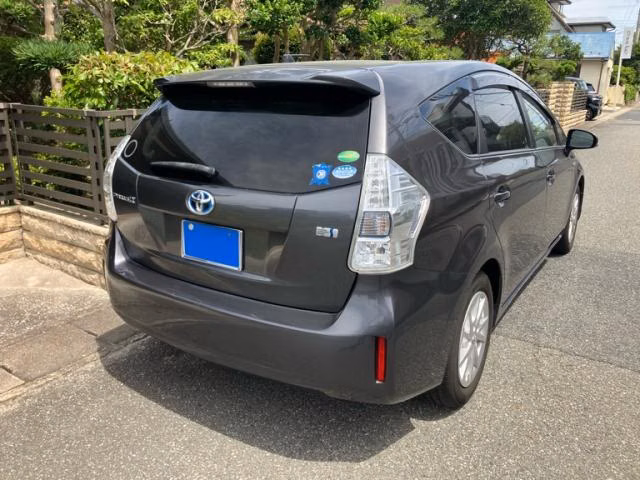 TOYOTA PRIUS ALPHA