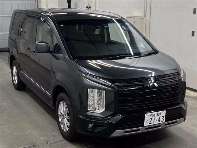 MITSUBISHI DELICA D:5