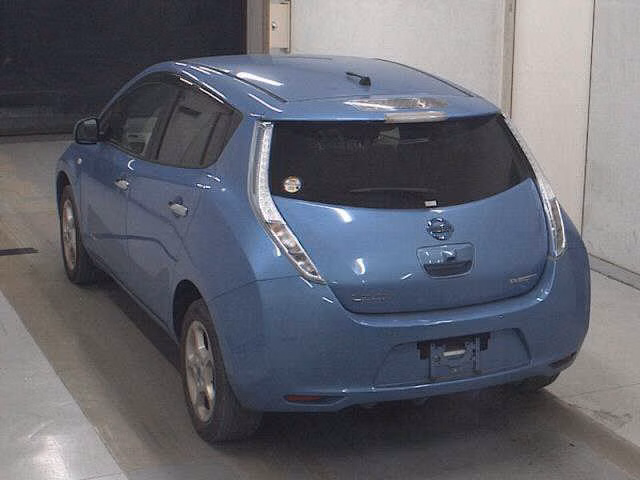 NISSAN LEAF