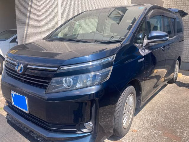 TOYOTA VOXY