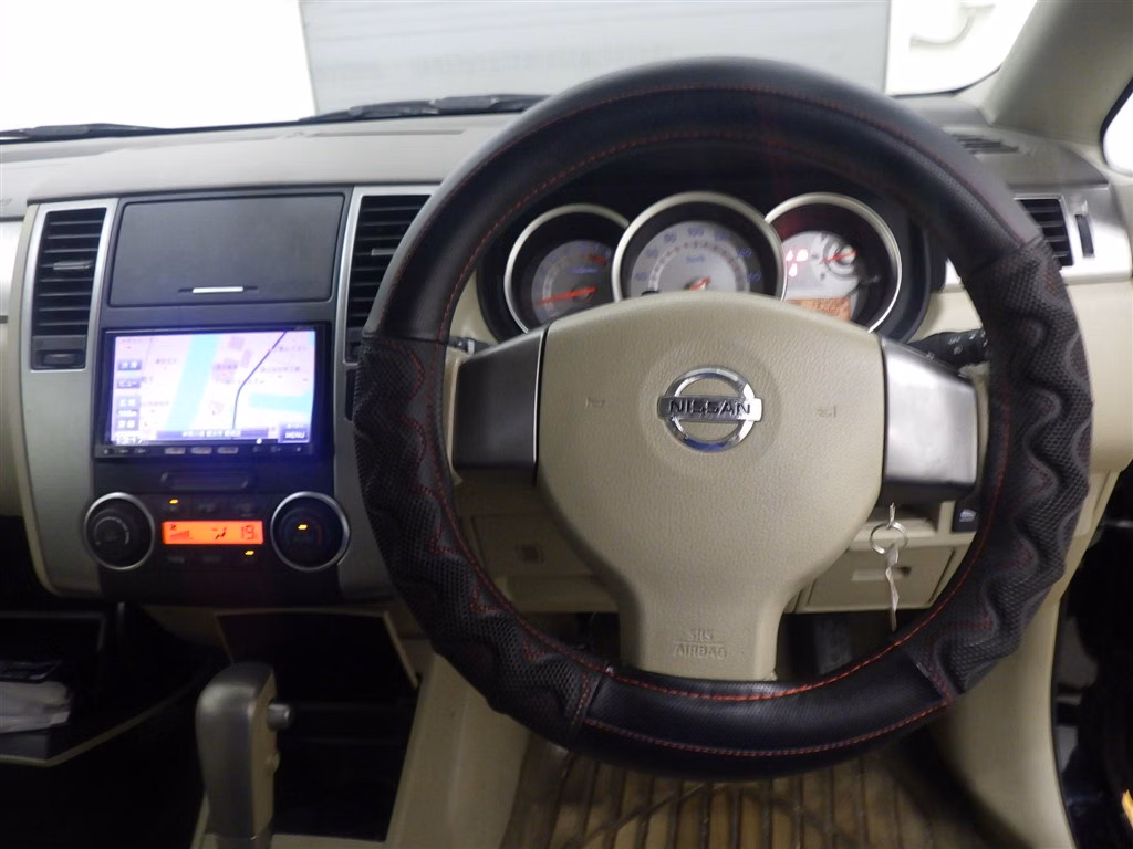NISSAN TIIDA LATIO