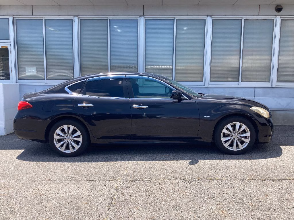 NISSAN FUGA