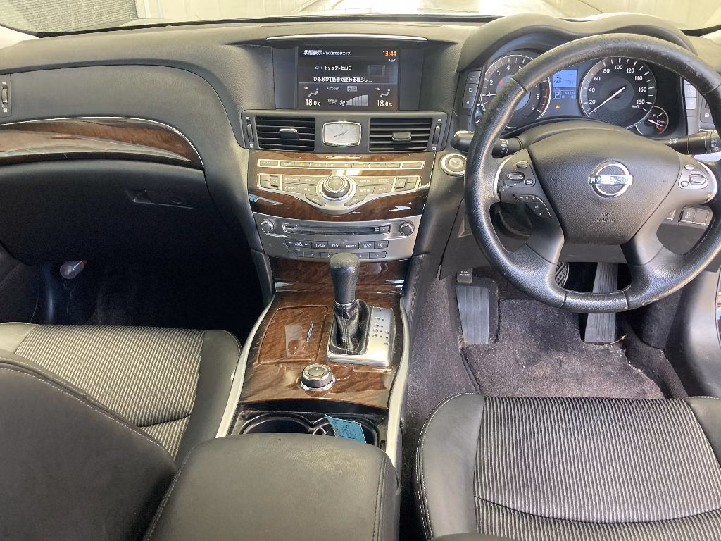 NISSAN FUGA