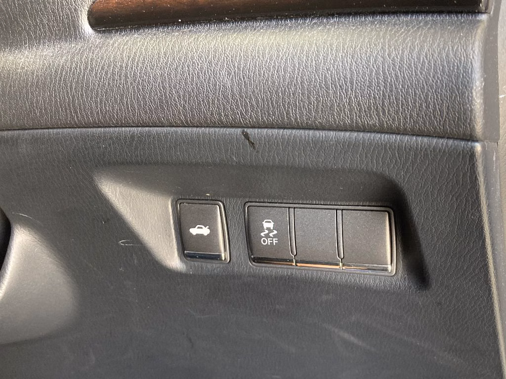 NISSAN FUGA