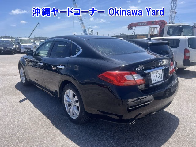 NISSAN FUGA