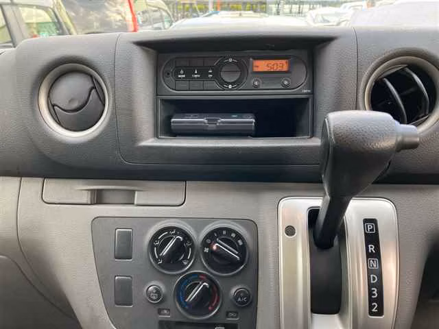 NISSAN NV350 CARAVAN