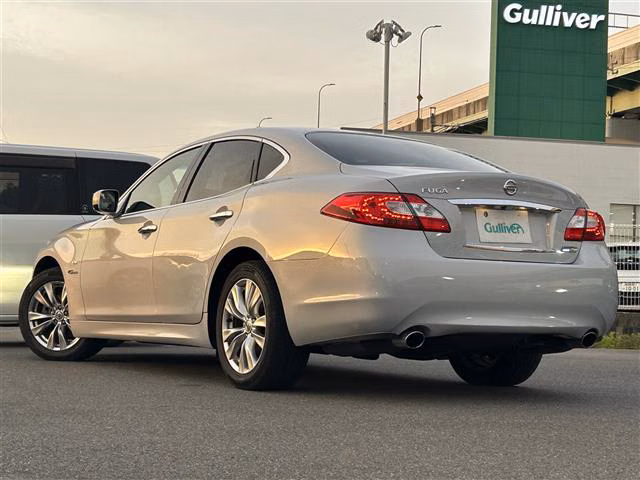 NISSAN FUGA